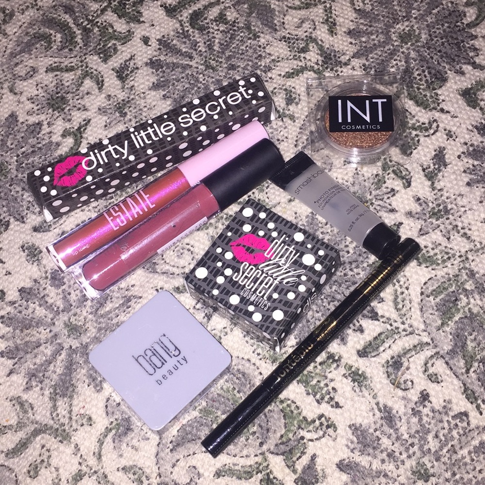 FREE GIFT WITH EVERY PURCHASE💕